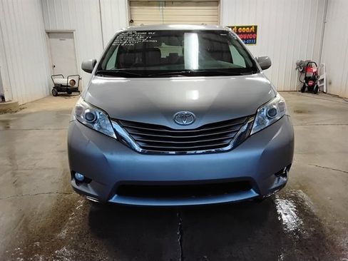 Used 2016 Toyota Sienna XLE image 7