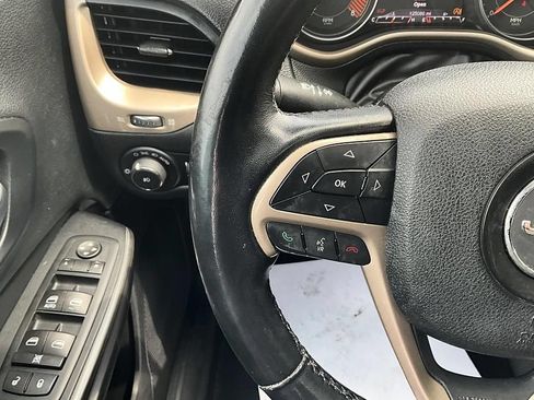 Used 2015 Jeep Cherokee Limited AWD/4WD image 32