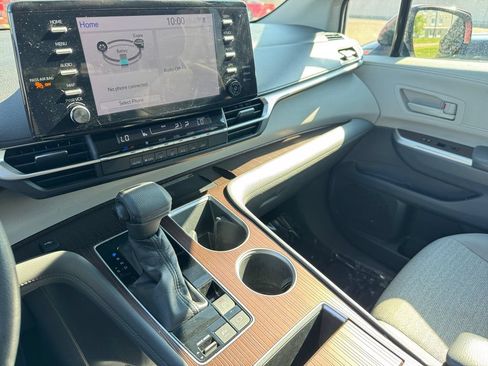 Used 2021 Toyota Sienna LE w/ LE Plus Package AWD/4WD image 30