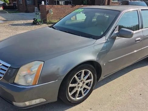 Used 2007 Cadillac DTS Performance FWD image 2