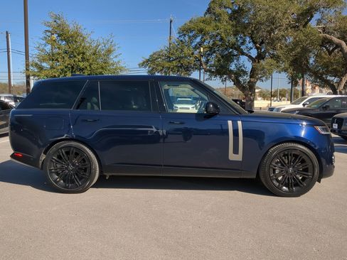 Used 2023 Land Rover Range Rover Long Wheelbase SE image 2