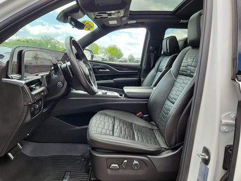Used 2024 Cadillac Escalade ESV V w/ LPO, ONYX Package AWD/4WD image 16
