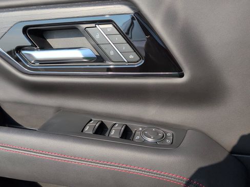 Certified 2025 GMC Yukon AT4 Ultimate AWD/4WD image 16