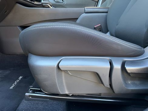 Used 2023 Nissan Rogue S image 14