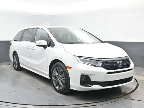 Used 2025 Honda Odyssey Touring image 2