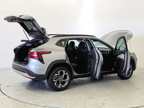 Used 2024 Chevrolet Trax LT w/ Driver Confidence Package FWD image 12