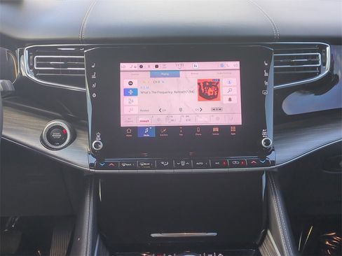 Used 2023 Jeep Wagoneer Series III w/ Preferred Equipment Group image 20