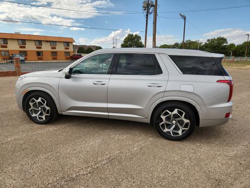 Used 2022 Hyundai Palisade Calligraphy image 2