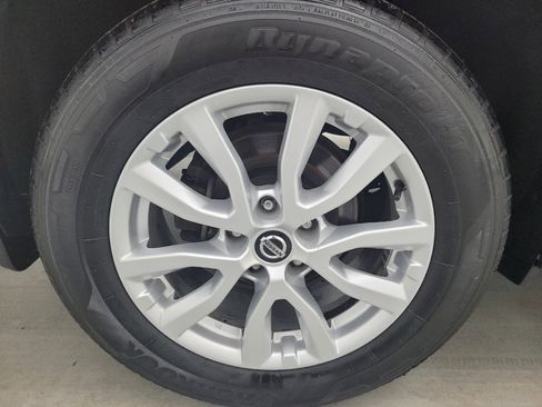 Used 2018 Nissan Rogue SV FWD image 31