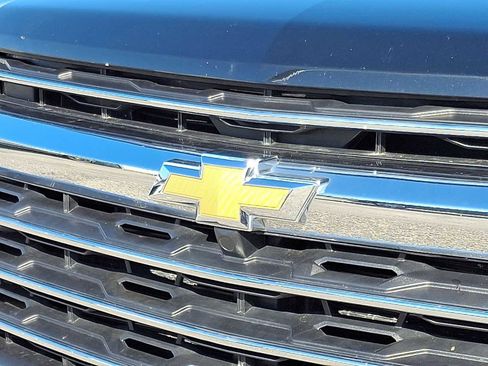 Used 2025 Chevrolet Traverse LT image 35