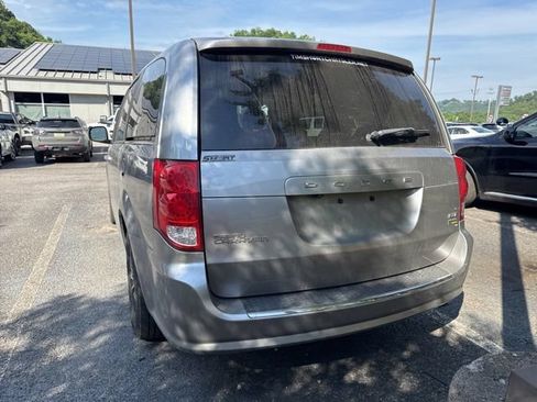 Used 2019 Dodge Grand Caravan SXT FWD image 5