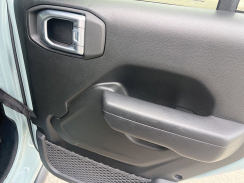 Used 2024 Jeep Wrangler Unlimited Rubicon w/ Technology Group image 28