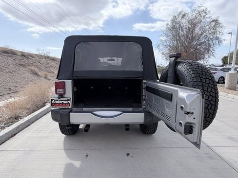 Used 2016 Jeep Wrangler Unlimited Sahara image 28