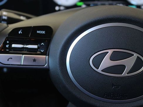 Used 2025 Hyundai Elantra Limited FWD image 31