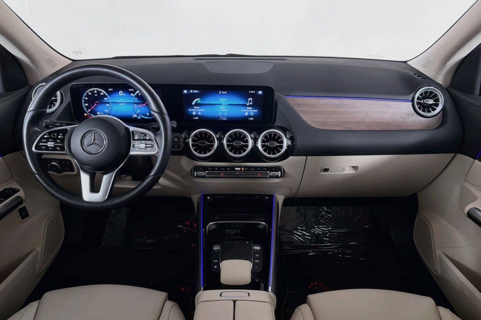 Used 2023 Mercedes-Benz GLA 250 4MATIC w/ Premium Package image 5