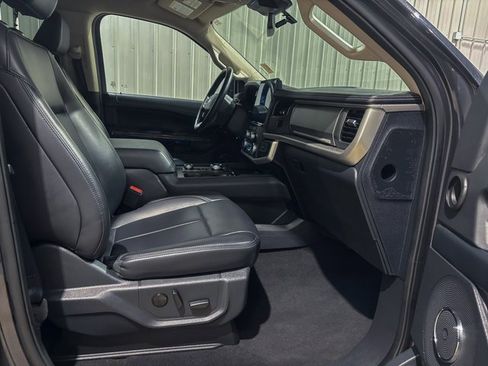Used 2024 Ford Expedition XLT image 29