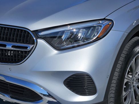 Certified 2025 Mercedes-Benz GLC 300 image 32