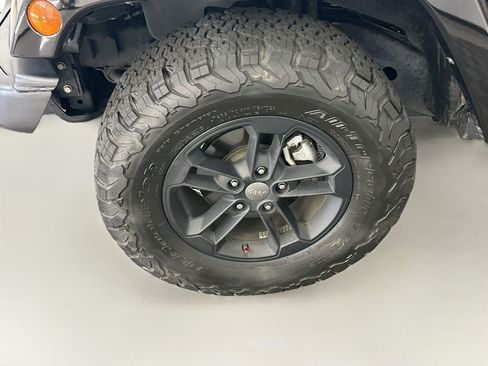Used 2017 Jeep Wrangler Sahara AWD/4WD image 11
