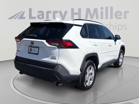 Used 2021 Toyota RAV4 XLE AWD/4WD image 5
