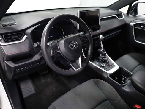 Used 2024 Toyota RAV4 SE image 4