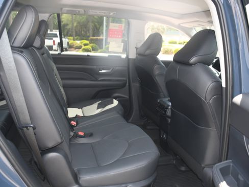 New 2026 Toyota Grand Highlander FWD image 10