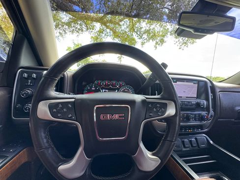 Used 2017 GMC Sierra 1500 SLT AWD/4WD image 18