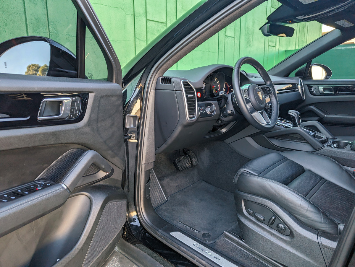 Used 2023 Porsche Cayenne Coupe AWD/4WD image 17