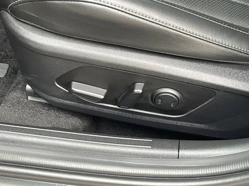 Used 2025 Hyundai Elantra Limited image 23