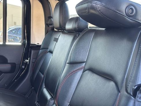 Used 2021 Jeep Gladiator Rubicon AWD/4WD image 30