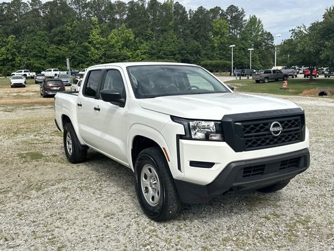 Used 2024 Nissan Frontier S AWD/4WD image 3