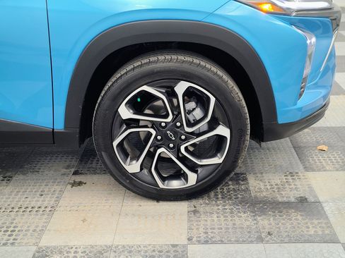 Used 2025 Chevrolet Trax RS w/ Sunroof Package image 14