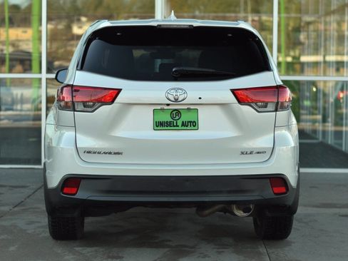 Used 2019 Toyota Highlander XLE image 6