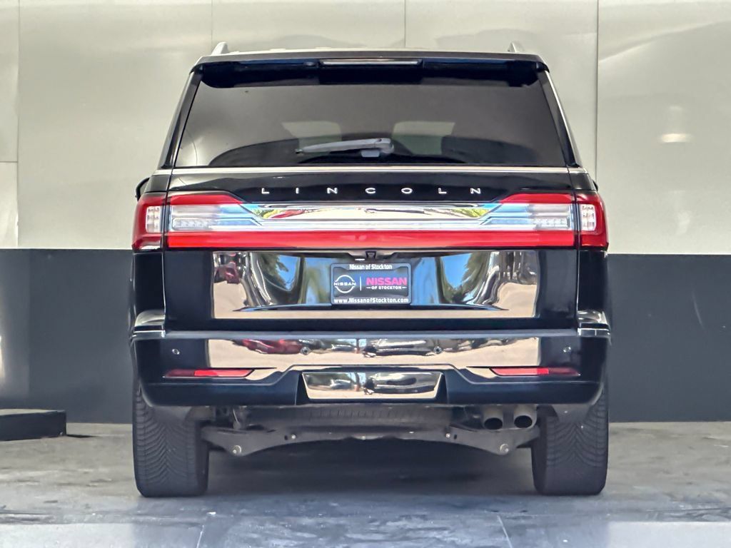 Used 2020 Lincoln Navigator Reserve AWD/4WD image 4
