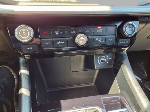 Certified 2025 Jeep Compass Limited AWD/4WD image 9