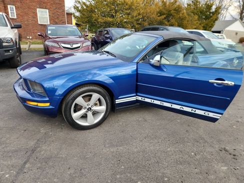 Used 2008 Ford Mustang Convertible image 23