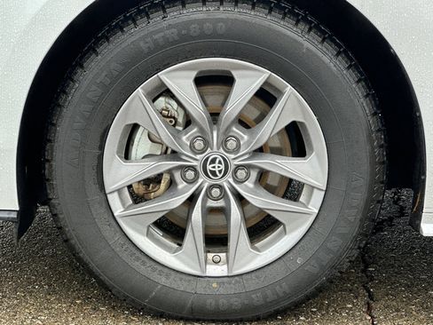 Used 2023 Toyota Sienna XLE image 47