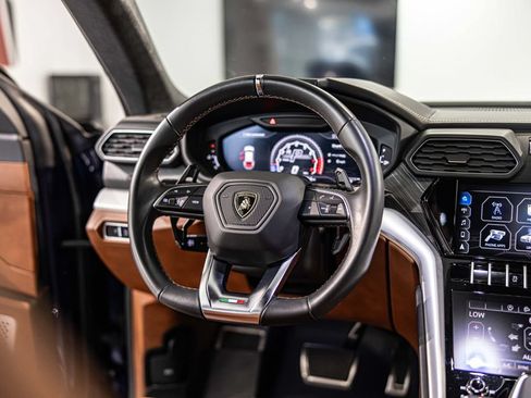 Used 2020 Lamborghini Urus AWD/4WD image 36