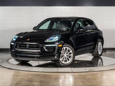Certified 2026 Porsche Macan AWD/4WD image 1