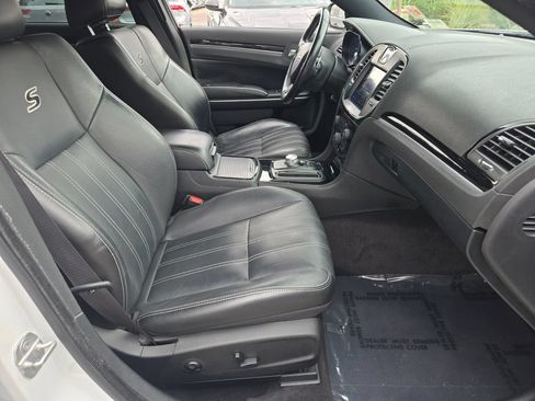 Used 2018 Chrysler 300 S RWD image 15