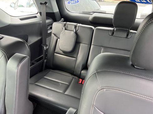 Used 2022 Ford Explorer XLT w/ Equipment Group 202A image 22