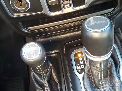 Used 2020 Jeep Gladiator Overland w/ Advanced Safety Group image 19