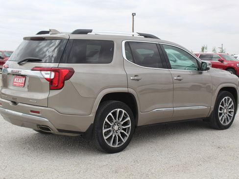 Used 2022 GMC Acadia Denali w/ Denali Ultimate Package AWD/4WD image 5