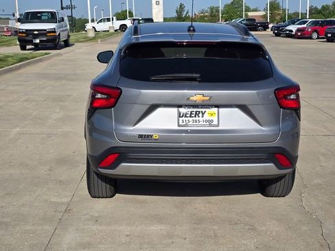 Used 2025 Chevrolet Trax LT w/ LT Convenience Package FWD image 12