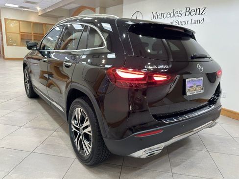 Certified 2025 Mercedes-Benz GLA 250 image 3