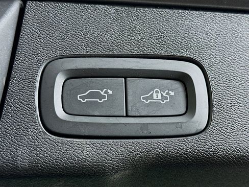 Used 2021 Volvo XC60 T5 R-Design w/ Advanced Package image 31