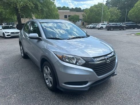 Used 2018 Honda HR-V LX image 3