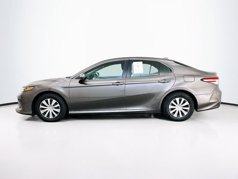 Used 2020 Toyota Camry LE image 4