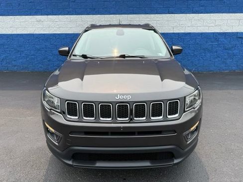 Used 2018 Jeep Compass Latitude w/ Popular Equipment Group AWD/4WD image 4