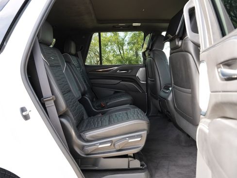 Certified 2023 Cadillac Escalade Sport Platinum w/ LPO, ONYX Package image 24