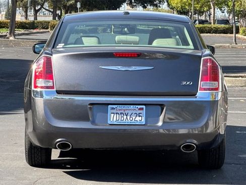 Used 2014 Chrysler 300 image 5